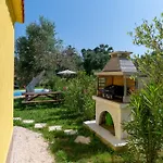 Memi Villa *
