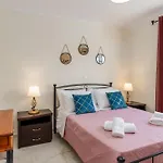 Memi Villa *