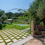 Memi Villa *